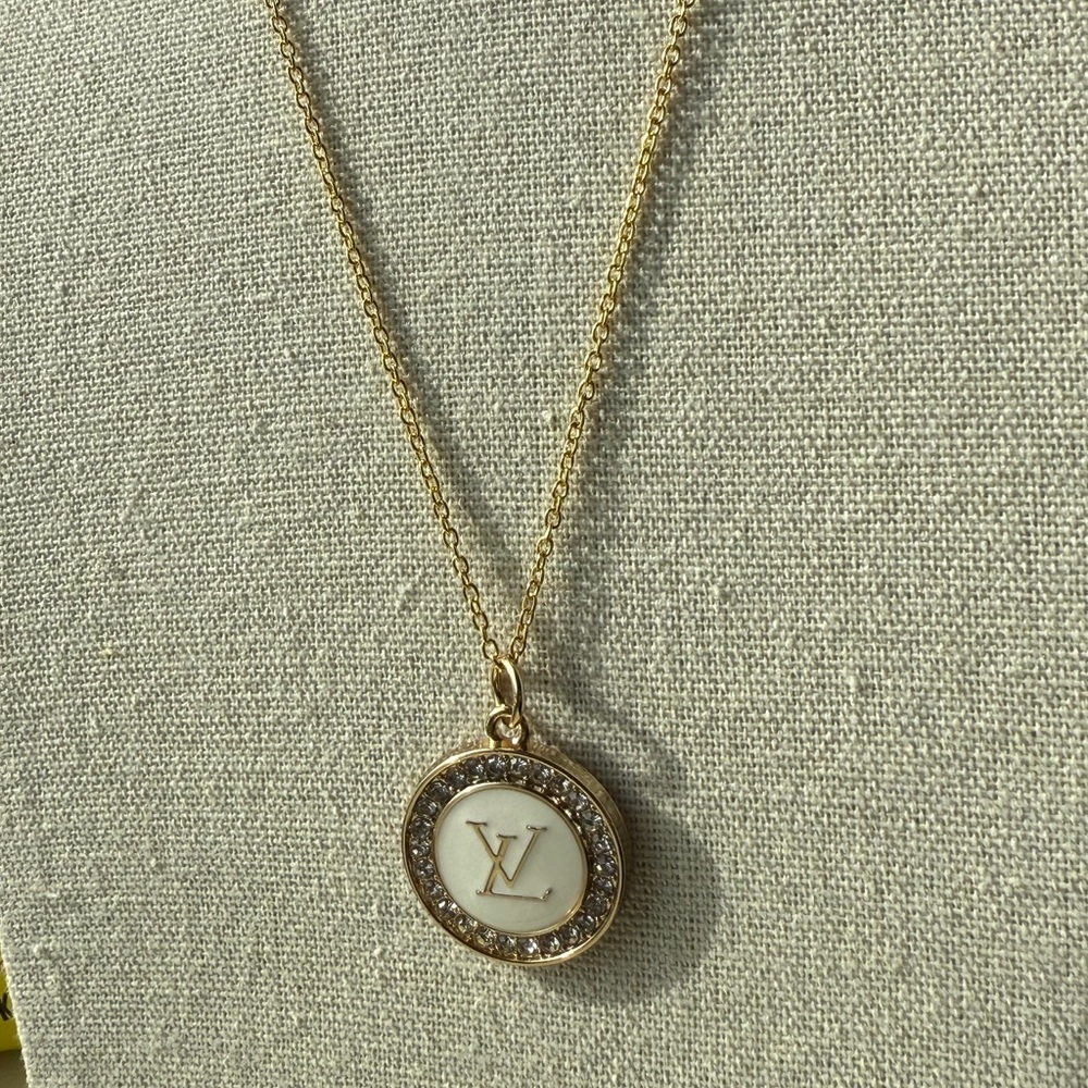 Gold Pendant Necklace